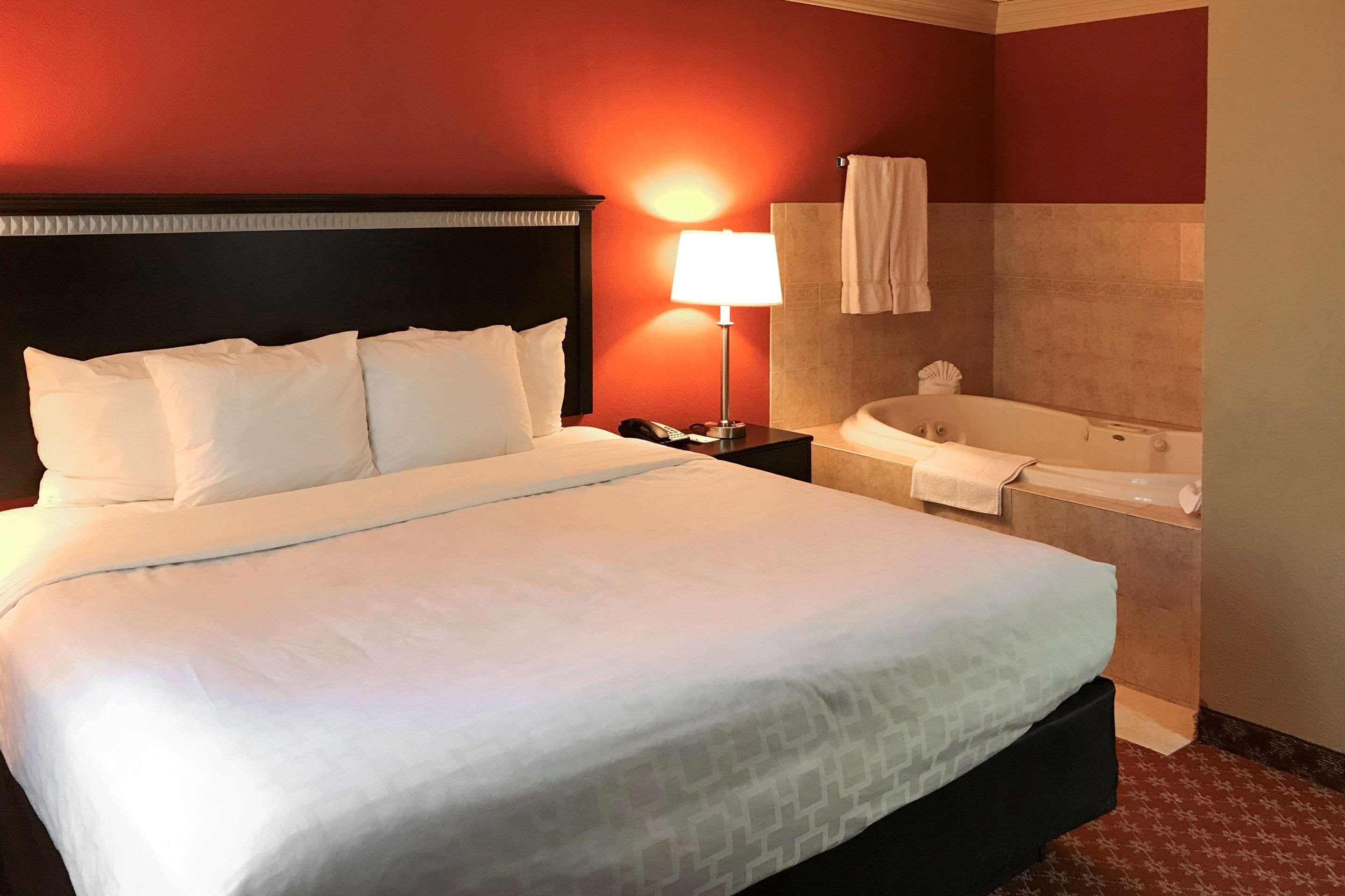 Clarion Hotel&Conference Center Toms River Buitenkant foto