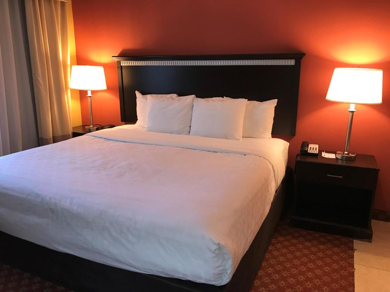 Clarion Hotel&Conference Center Toms River Buitenkant foto
